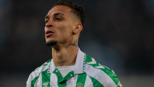Antony comemora gol do Betis sobre o Gent pela Conference League