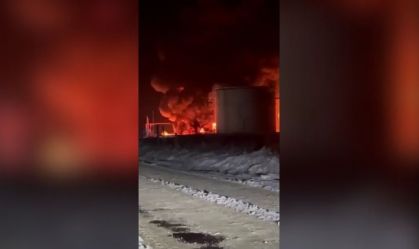 Ataque de drones ucranianos causa incêndio em depósito de petróleo russo.