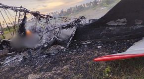 Destroços do avião de pequeno porte que caiu no sul da Bahia