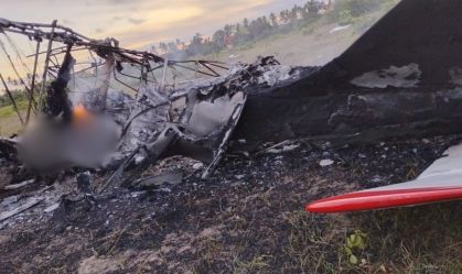 Destroços do avião de pequeno porte que caiu no sul da Bahia
