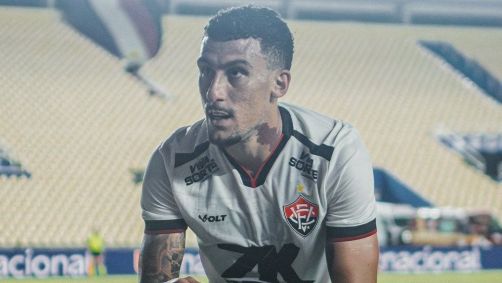 Baralhas comemorando gol da classificação do Vitória na Copa do Brasil