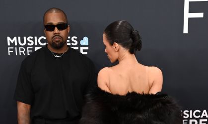 Kanye West chama Bianca Censori de esposa em meio a rumores de divórcio