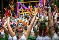 Vai curtir o Carnaval? Confira expressões em inglês para falar com gringos