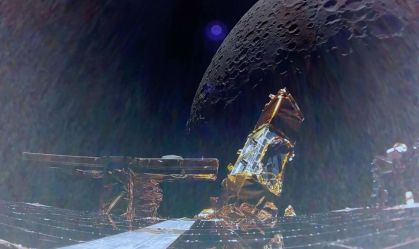 O convés superior do Blue Ghost da Firefly Aerospace pode ser visto na primeira imagem do módulo de aterragem no espaço, tirada a 15 de janeiro