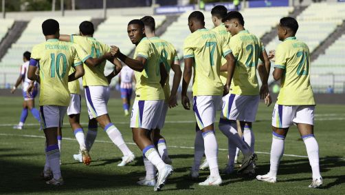 Jogadores da Seleção Brasileira Sub-20 comemoram a vitória sobre o Paraguai