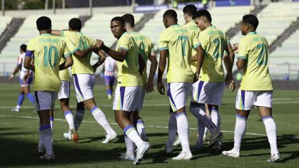 Jogadores da Seleção Brasileira Sub-20 comemoram a vitória sobre o Paraguai