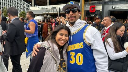 Julia Castanheira e o Namorado em frente ao Chase Center, casa do Golden State Warriors
