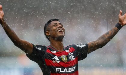 Flamengo entra com efeito suspensivo no STJD para liberar Bruno Henrique