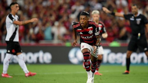 Bruno Henrique comemora gol contra o Vasco