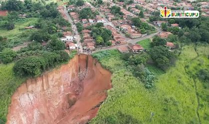 Voçoroca: mega buraco ameaça engolir cidade no Maranhão