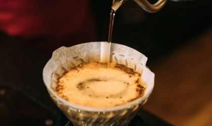 Café moído dispara 80% e força consumidores a buscarem alternativas
