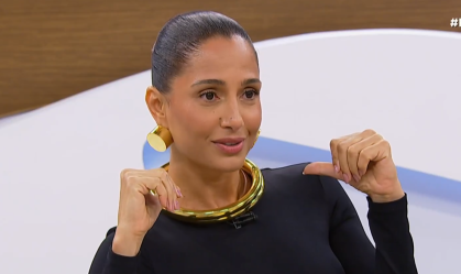 Camila Pitanga faz rara aparição com namorado e filha; veja
