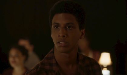 "Garota do Momento": Carlito fica em choque ao ver o pai como drag queen