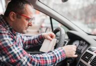 Quilometragem de carro usado: já ouviu falar do Zé Marcha à Ré?