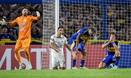 Veja o gol bizarro que Cavani perdeu na eliminação do Boca Juniors