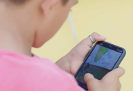 Proibir celulares nas escolas não melhora desempenho, aponta estudo