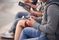 K-pop? Os temas mais pesquisados por jovens brasileiros em assistente de IA