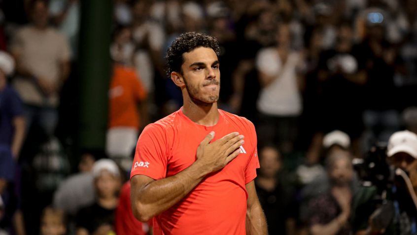 Francisco Cerúndolo comemora vitória no ATP de Buenos Aires • Foto: Divulgação/ @AATenis