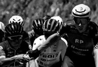 Ciclista de 19 anos morre após acidente com caminhonete na Colômbia
