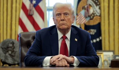 Entenda a estratégia “flood the zone” adotada por Trump