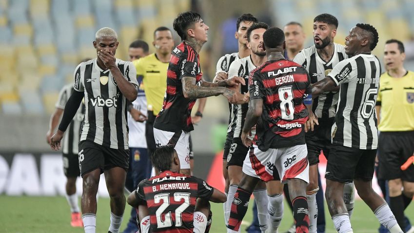 Confusão no clássico entre Flamengo e Botafogo • THIAGO RIBEIRO/AGIF/ESTADÃO