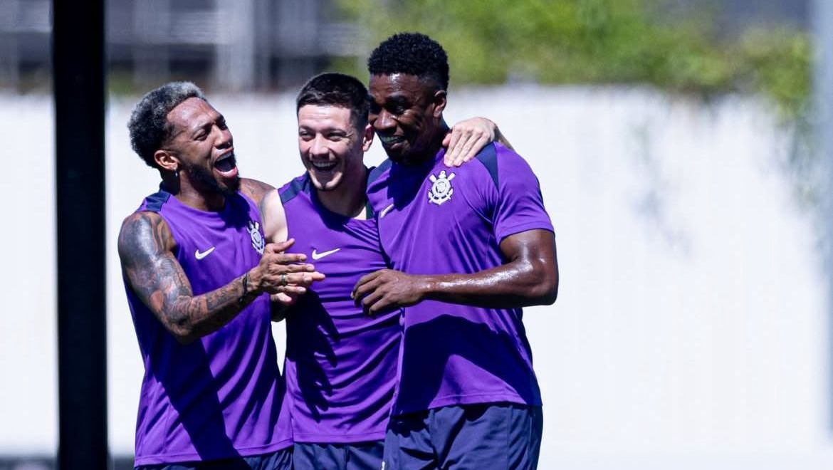 José Martínez, Rodrigo Garro e Felix Torres no último treino do Corinthians antes da estreia pela Libertadores