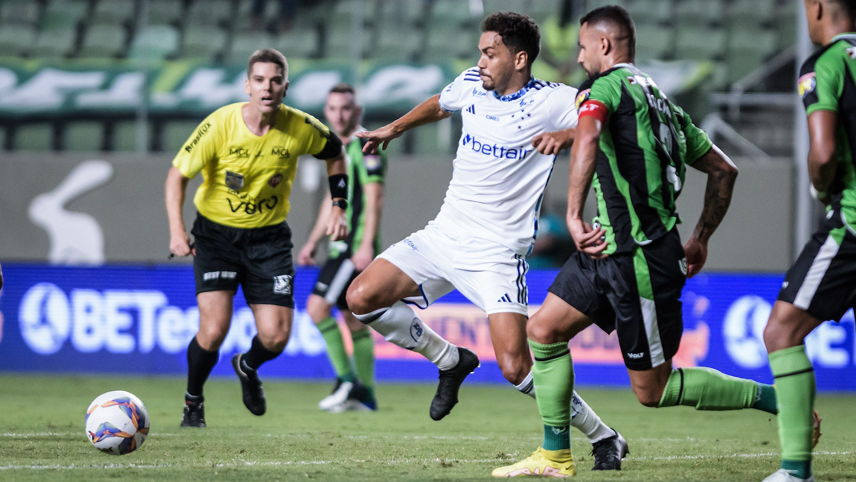 Lance de América-MG x Cruzeiro pela 6ª rodada do Campeonato Mineiro