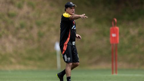 Técnico Cuca em treino do Atlético-MG