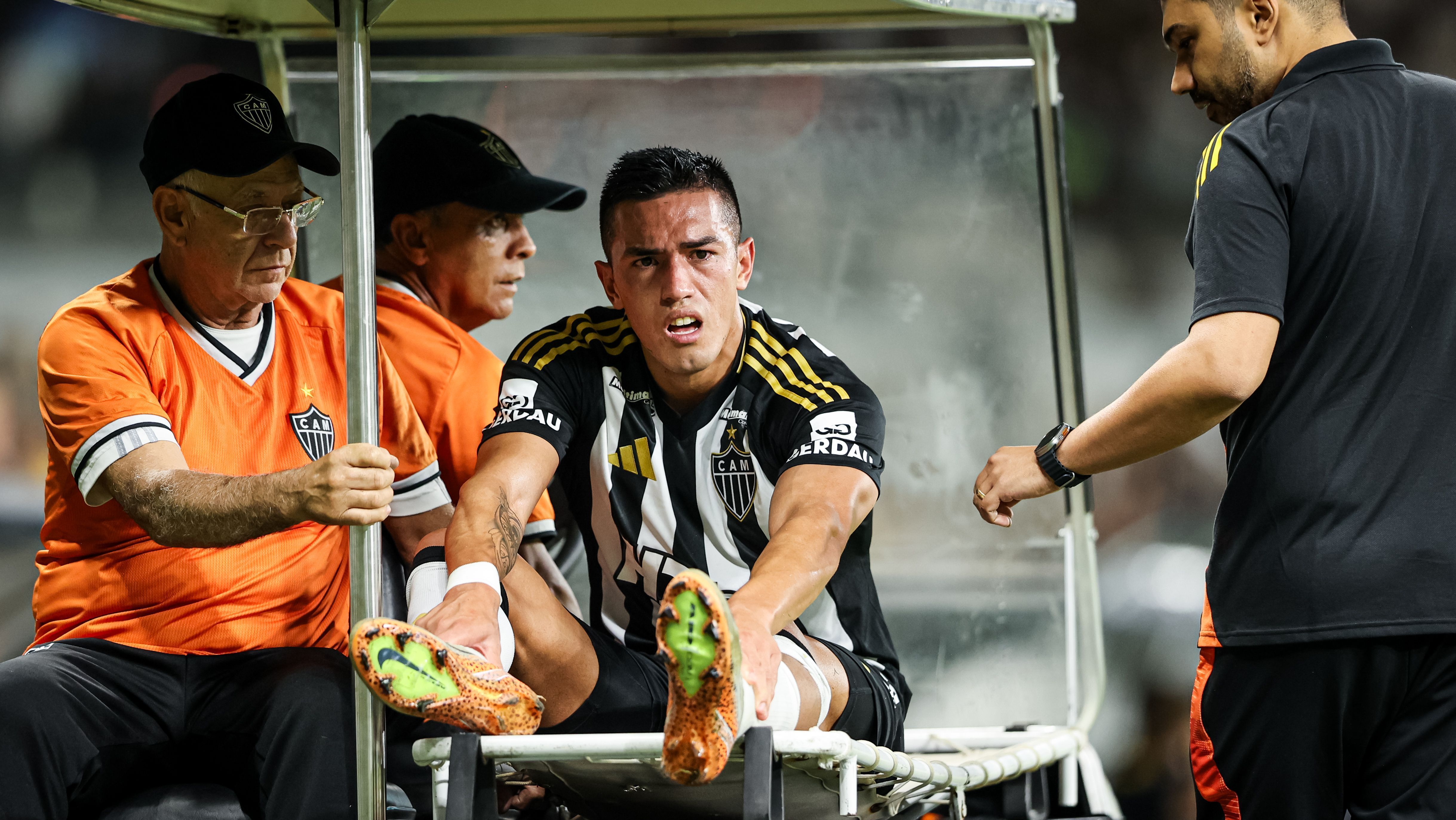 Cuello se lesionou em sua primeira partida pelo Atlético-MG