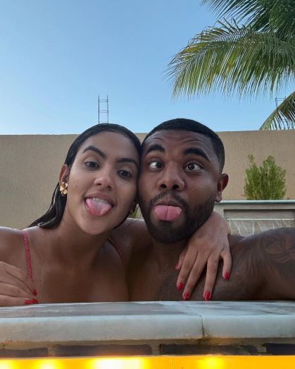 Davi Brito celebrou em suas redes sociais um mês de namoro com Adriana Paula