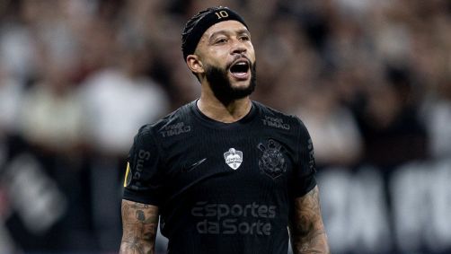 Depay em jogo do Corinthians