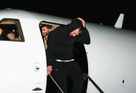 Doncic desembarca em Los Angeles para se juntar aos Lakers; veja