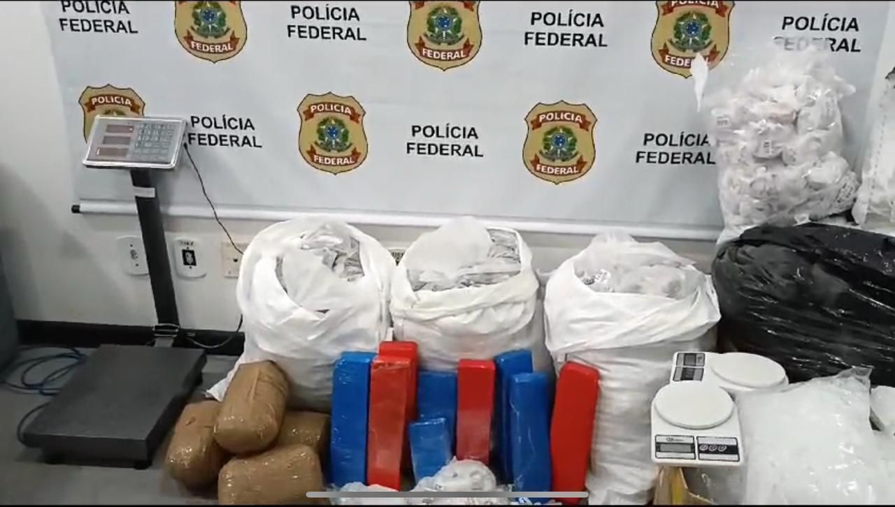 Imagem de destaque do post: RJ: PF e PM apreendem 70kg de drogas e prendem 4 em Cabo Frio e Búzios