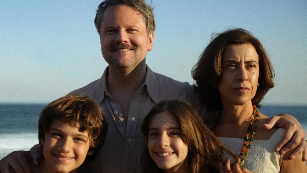 Guilherme Silveira, que viveu Marcelo Rubens Paiva no filme, foi descoberto em um dia na praia • Reprodução/Sony Pictures