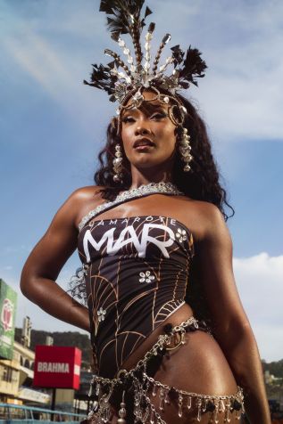 Érika Januza é rainha de bateria da escola de samba Unidos do Viradouro • Divulgação/@alexwoloch/Camarote Mar