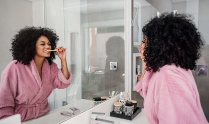 Você escova os dentes corretamente? Veja ordem certa, segundo especialistas