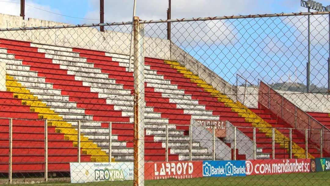 Estádio Anibal Costa, casa do Hercílio Luz