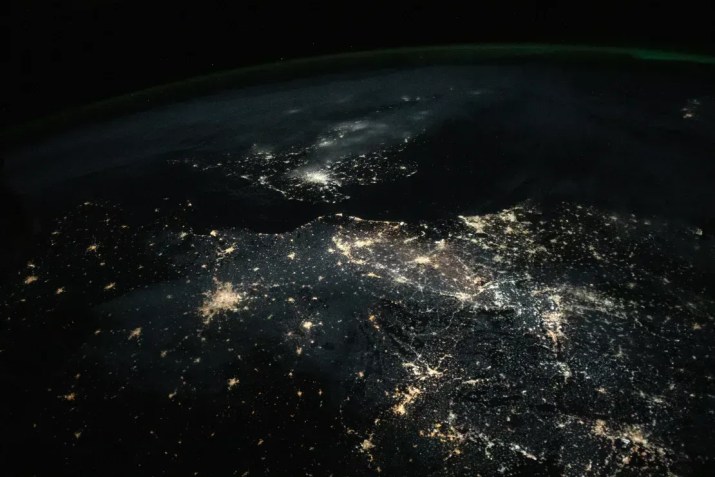 As luzes da Europa à noite, observadas do espaço • Divulgação/Nasa