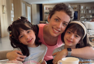 Fabiana Justus celebra aniversário de 6 anos das filhas gêmeas