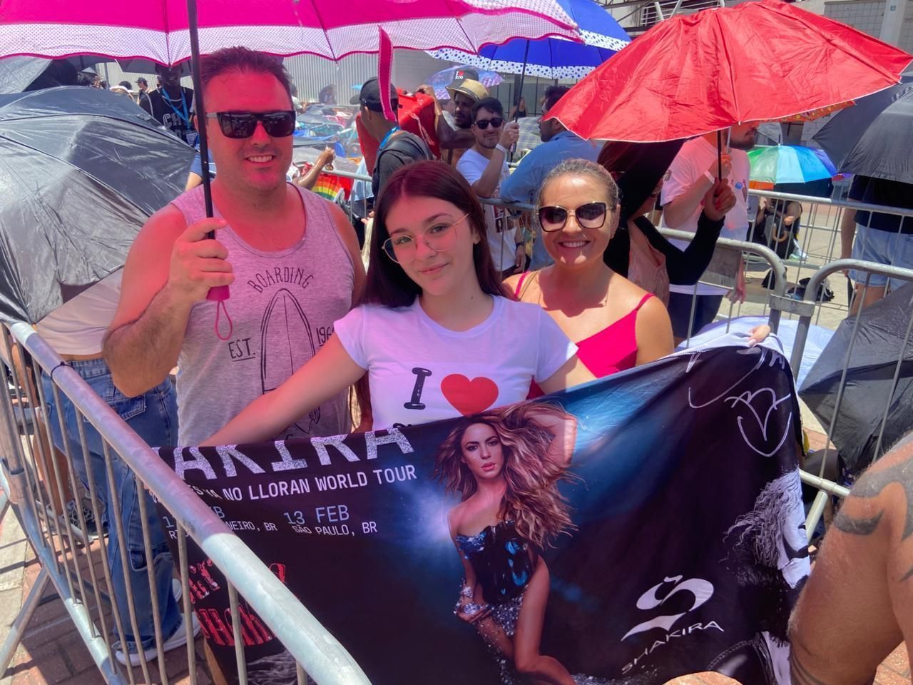 Família gaúcha viajou do Rio Grande do Sul para assistir a diva colombiana • Cleber Rodrigues/CNN
