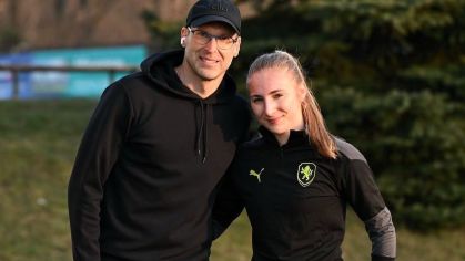 Petr Cech, ex-goleiro do Chelsea, com sua filha Adéla Cechová