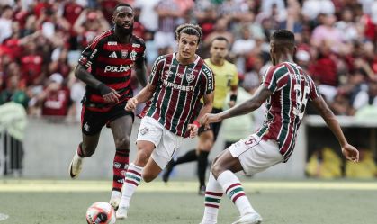 Lance de jogo entre Fluminense e Flamengo, pelo Campeonato Carioca