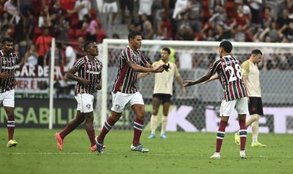 Thiago Silva comemora com jogadores do Fluminense um dos gols marcados contra o Vasco
