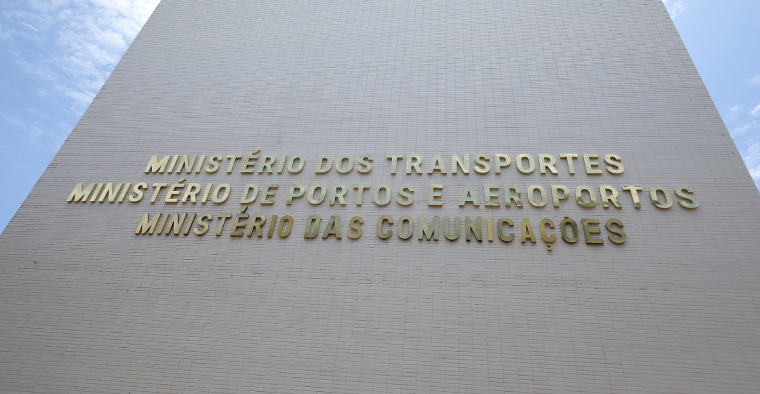 Fachada do Ministério dos Transportes, Ministério de Portos e Aeroportos e Ministério das Comunicações