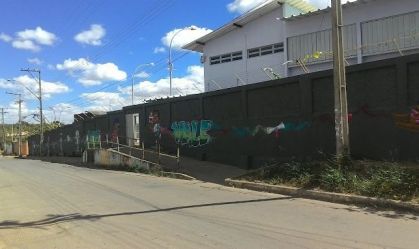 DF: Professor é agredido por alunos após impedir uso de celular na sala