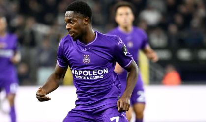 Francis Amuzu em jogo do Anderlecht