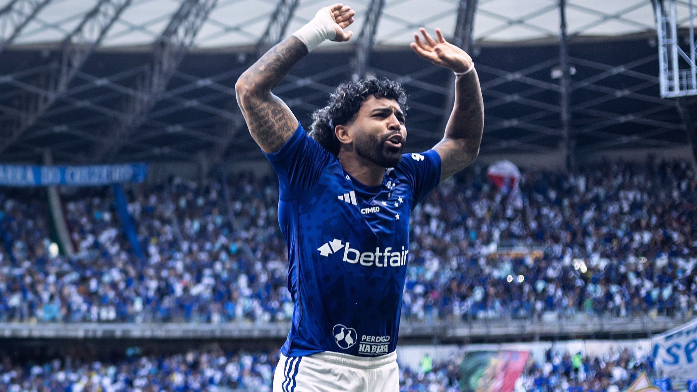 Gabigol comemora gol pelo Cruzeiro