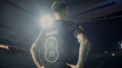 Garro foi oficializado com a camisa 8