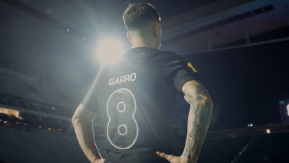 Garro foi oficializado com a camisa 8