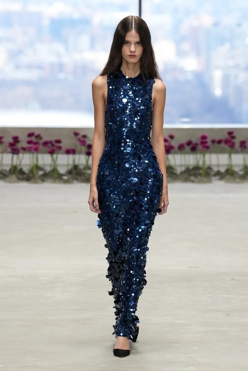Giovanna Lannes foi destaque no desfile de Carolina Herreira • Divulgação